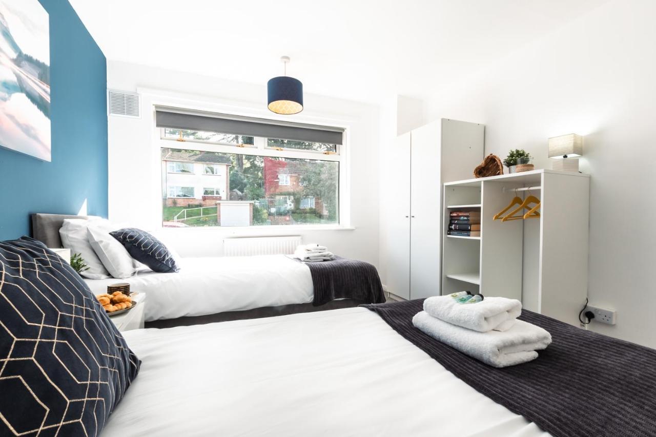3 Bedrooms House Ideal For Long Stays! 사우샘프턴 외부 사진