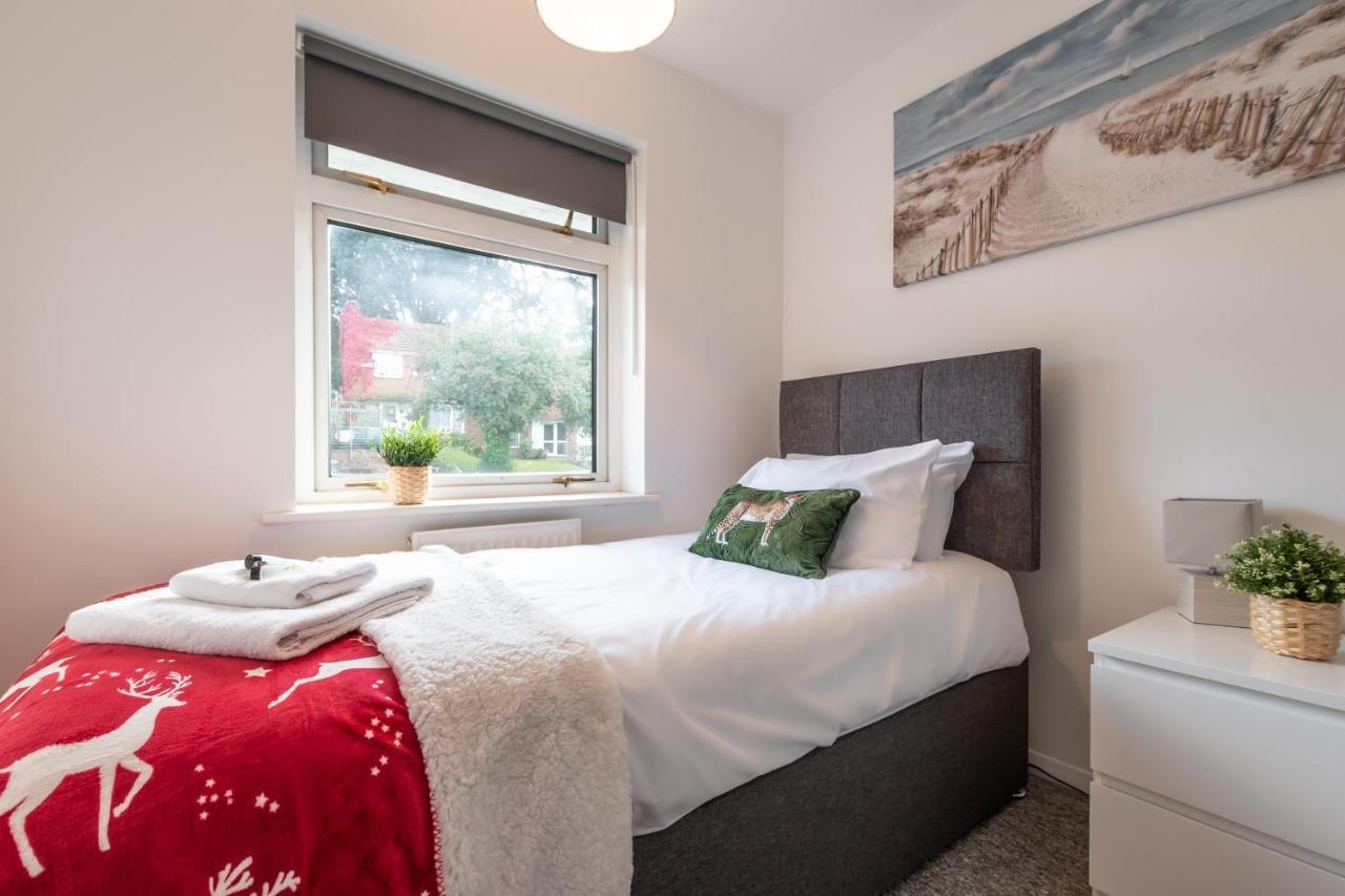3 Bedrooms House Ideal For Long Stays! 사우샘프턴 외부 사진